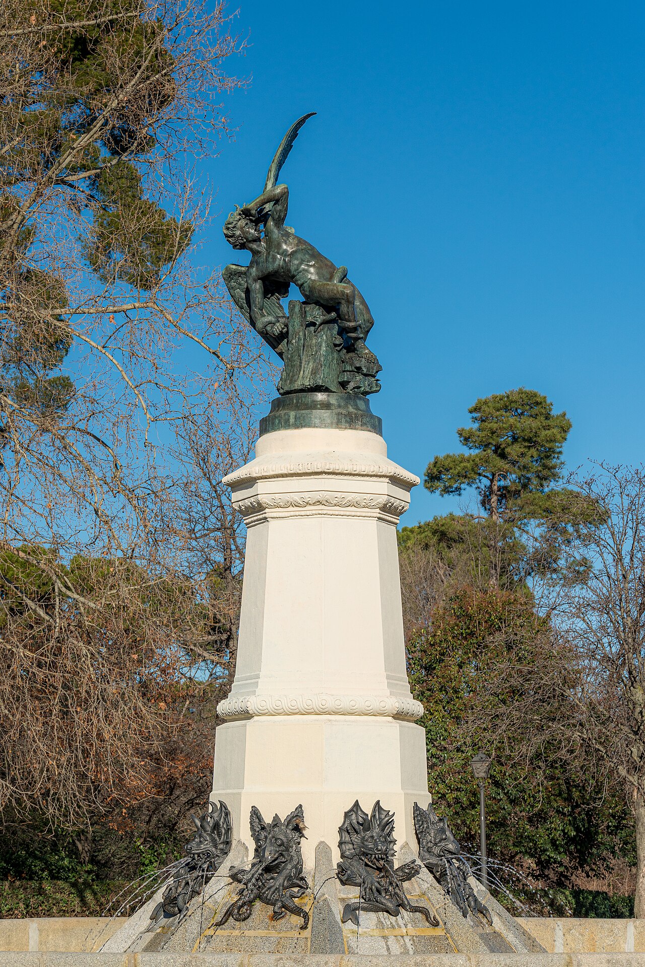 Fuente del Ángel Caído by Ricardo Bellver