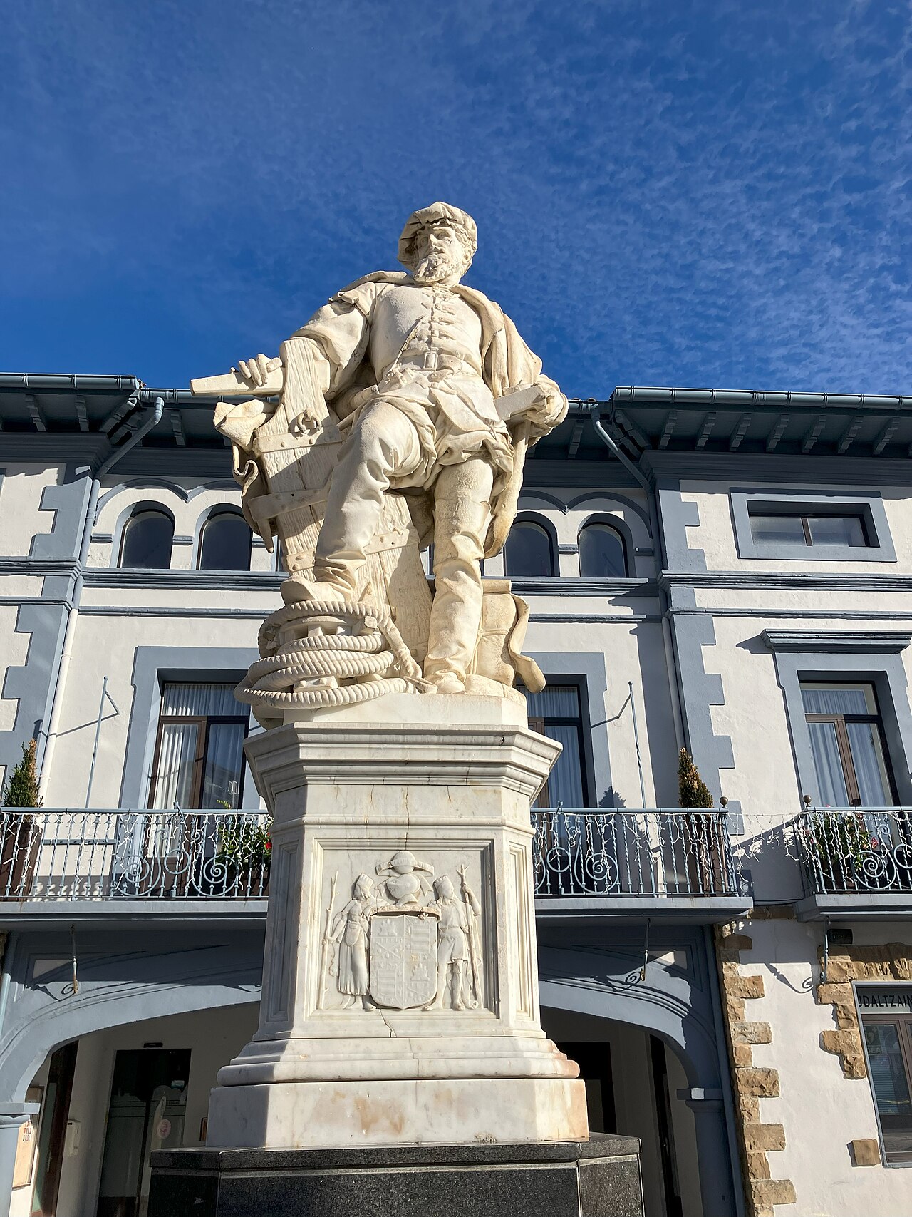 Statue of Juan Sebastián Elcano, Getaria (Ricardo Bellver) by Ricardo Bellver