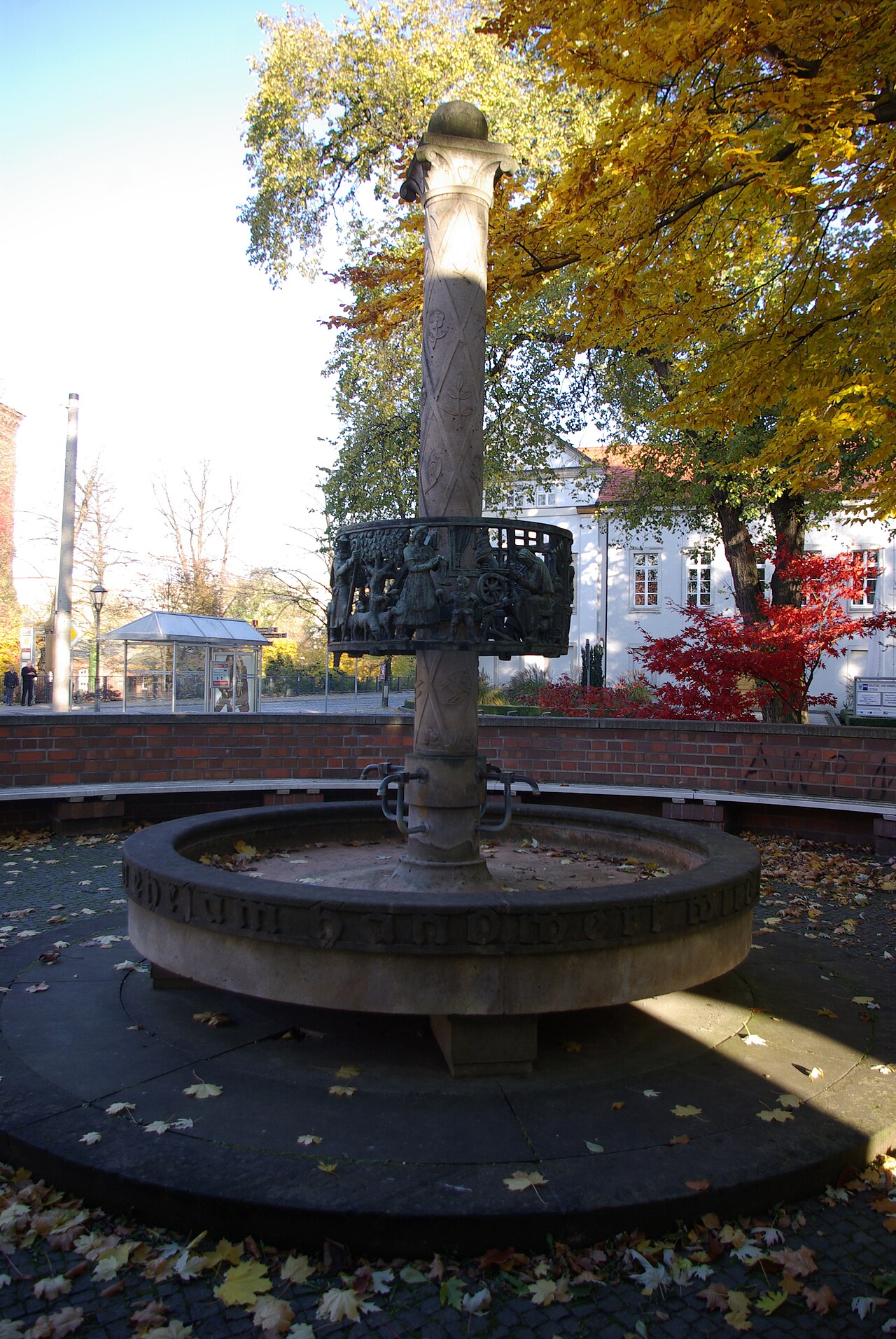 Tuchmacherbrunnen by Richard Kuöhl