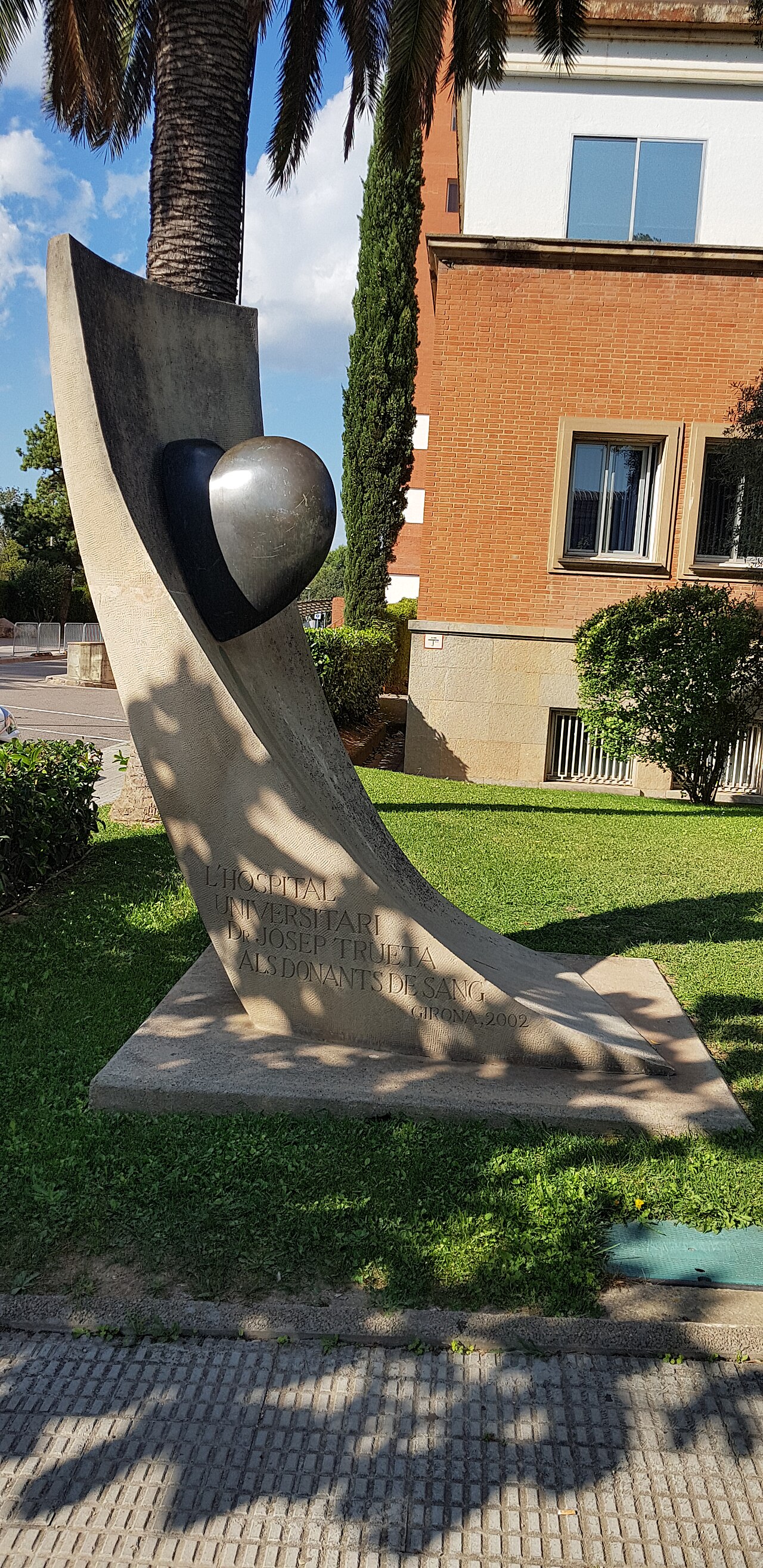 Monument to blood donors in Girona by Rosa Serra
