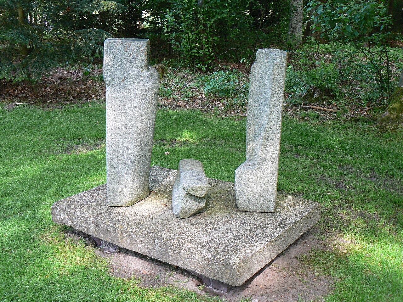 Composition sur un plateau by Shamaï Haber