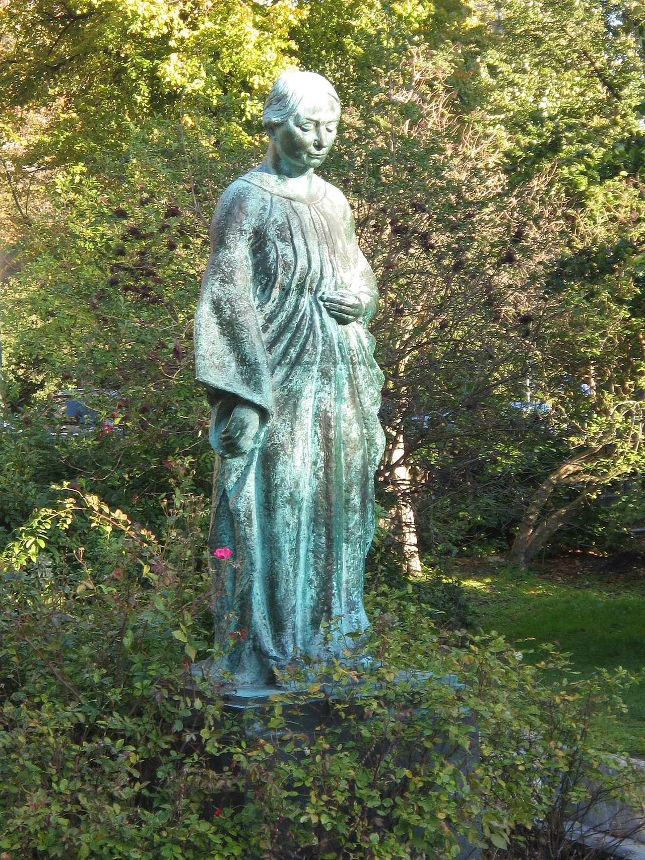 Ellen Key statue by Sigrid Fridman