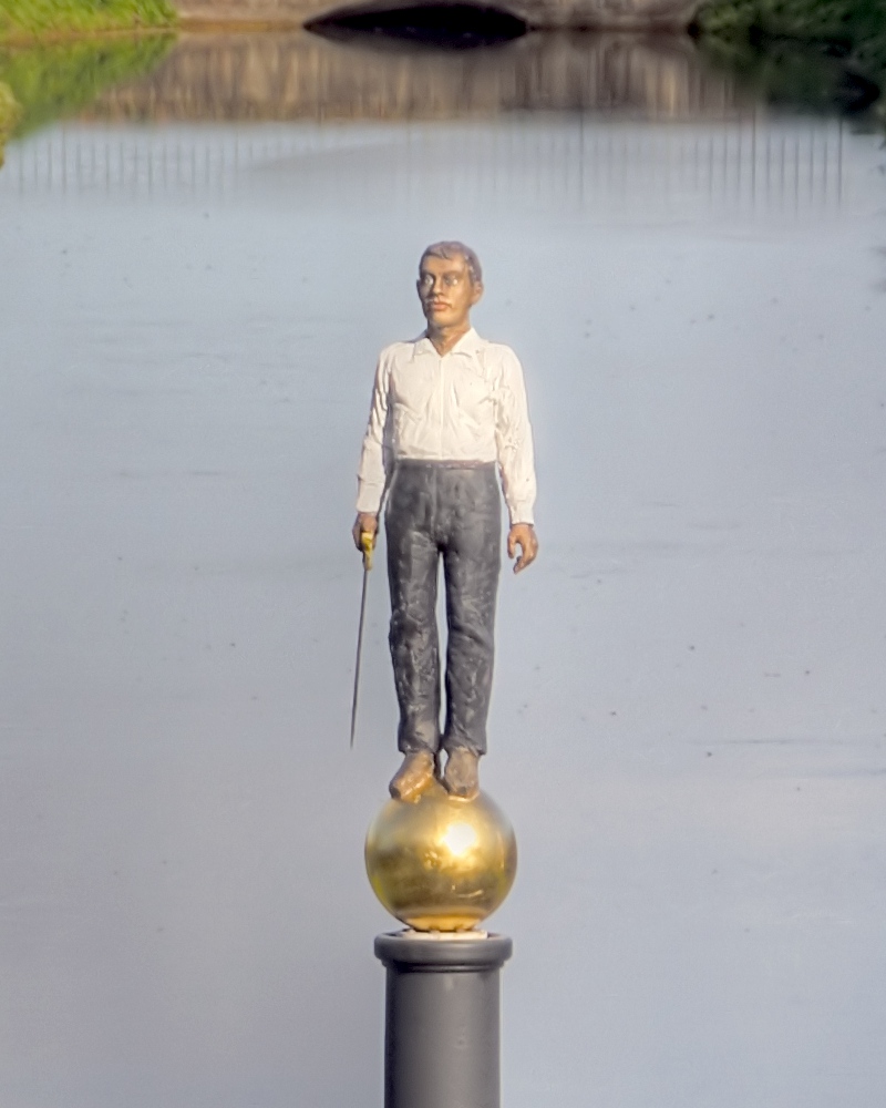 Neuer Eiserner Mann by Stephan Balkenhol
