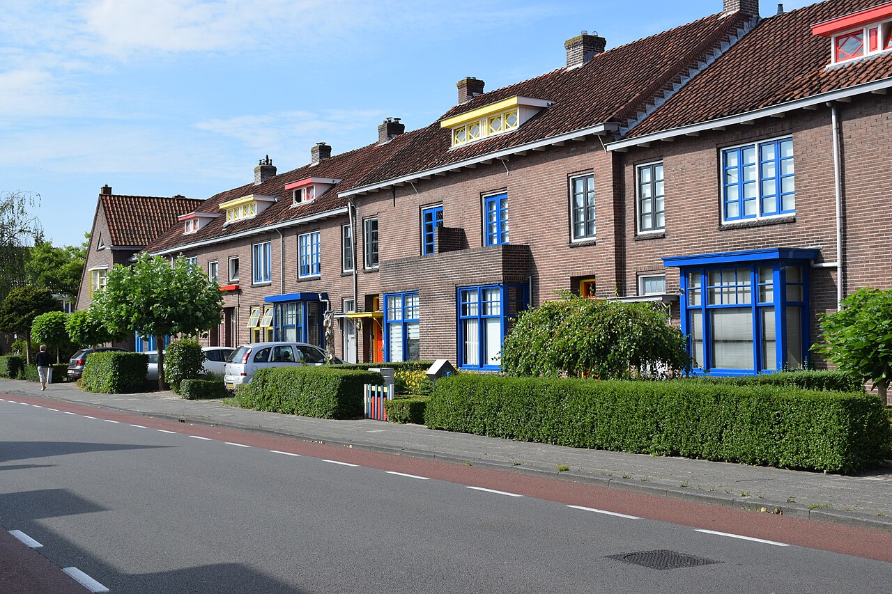 Papegaaienbuurt by Theo van Doesburg