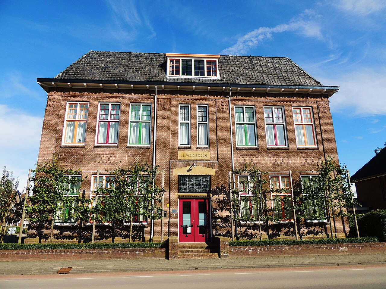 Rijkslandbouwwinterschool by Theo van Doesburg
