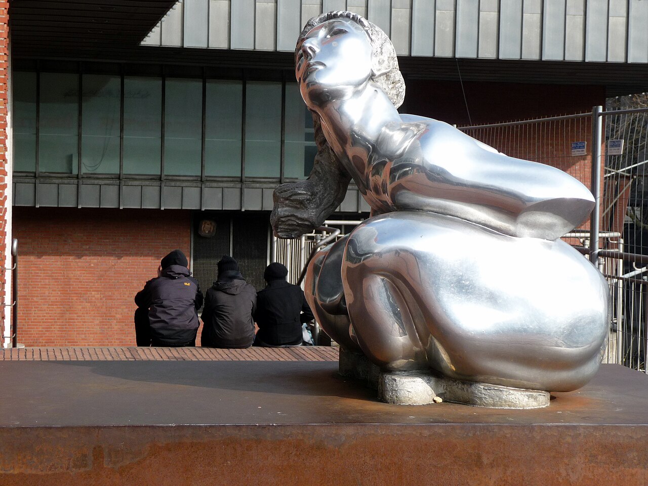 Frau Nr. 13 by Thomas Schütte