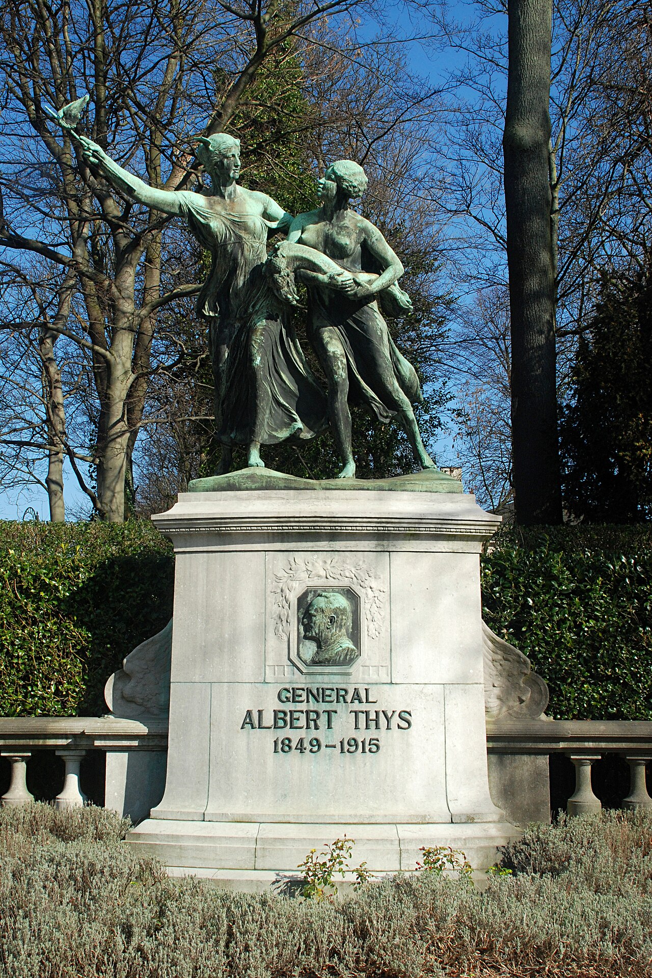 Monument au Général Thys by Thomas Vinçotte