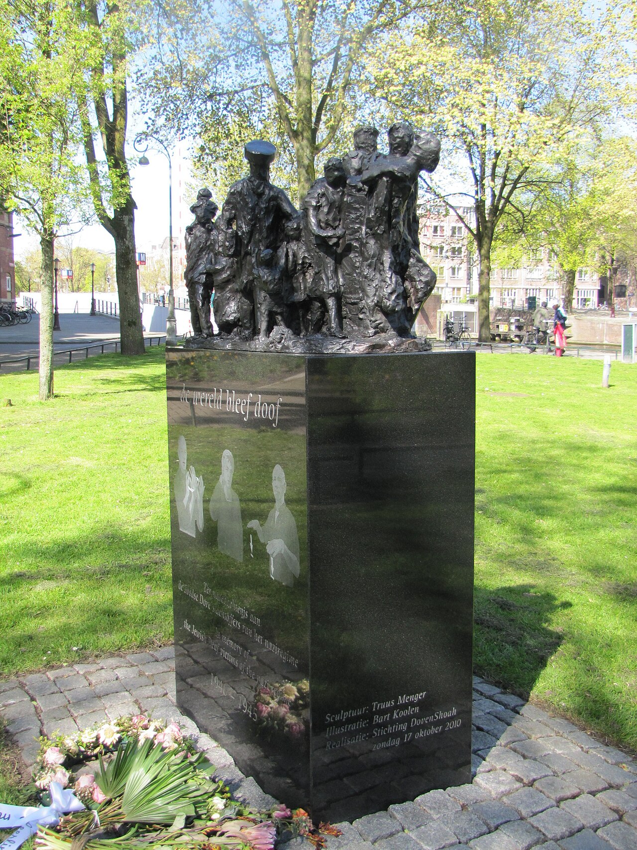 Monument for Jewish deaf war victims by Truus Menger-Oversteegen
