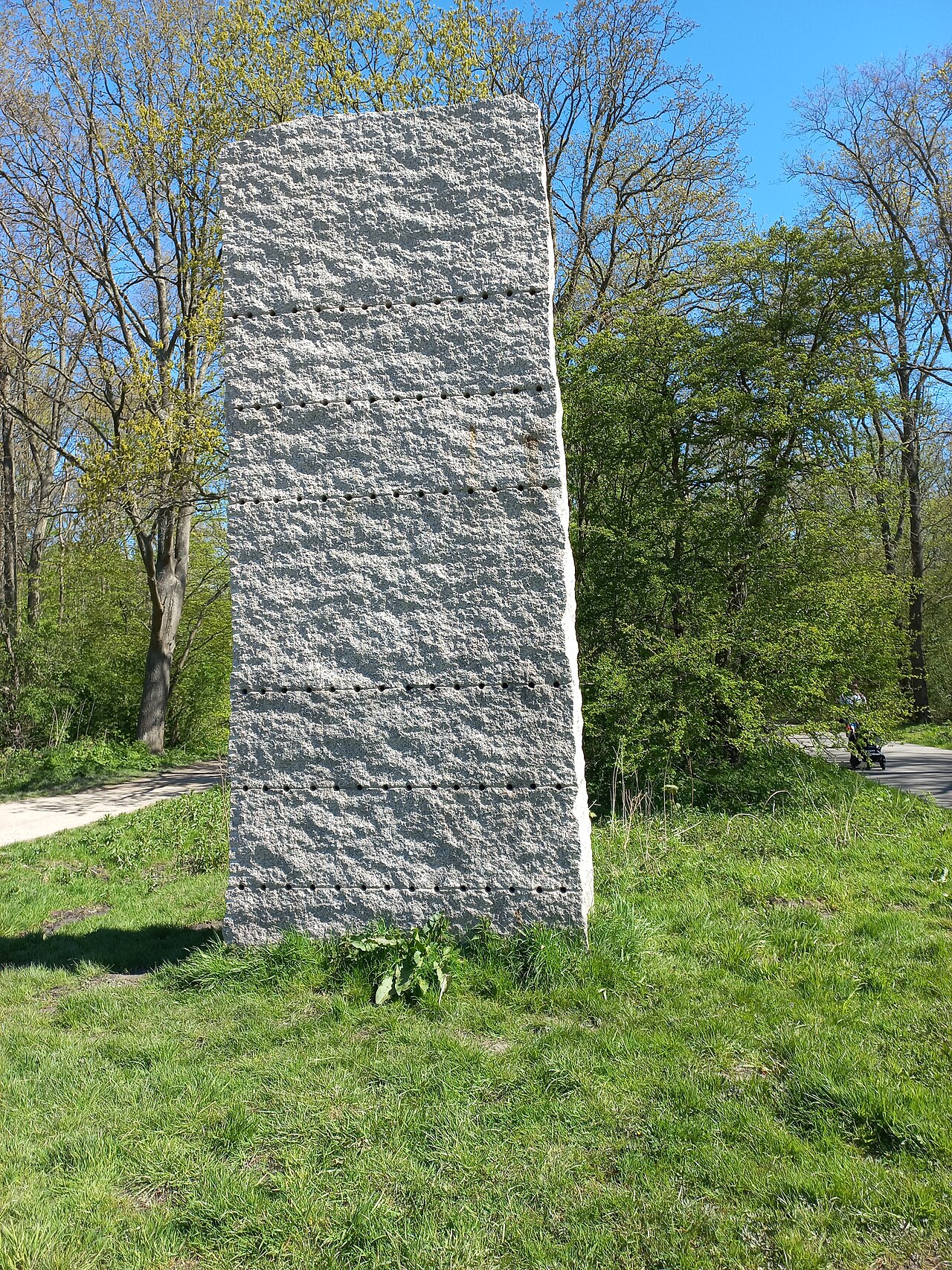 Scheibe by Ulrich Rückriem