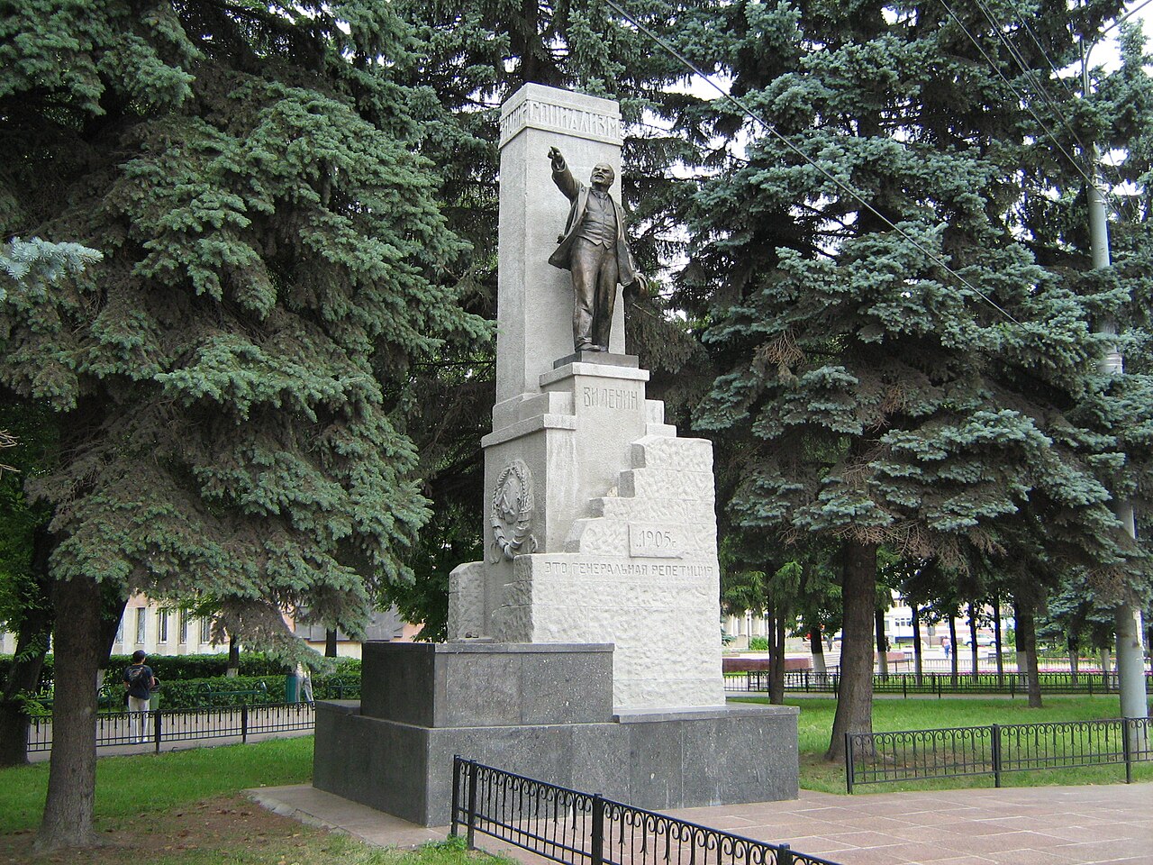 Sormovo Lenin Monument by Vasily Kozlov