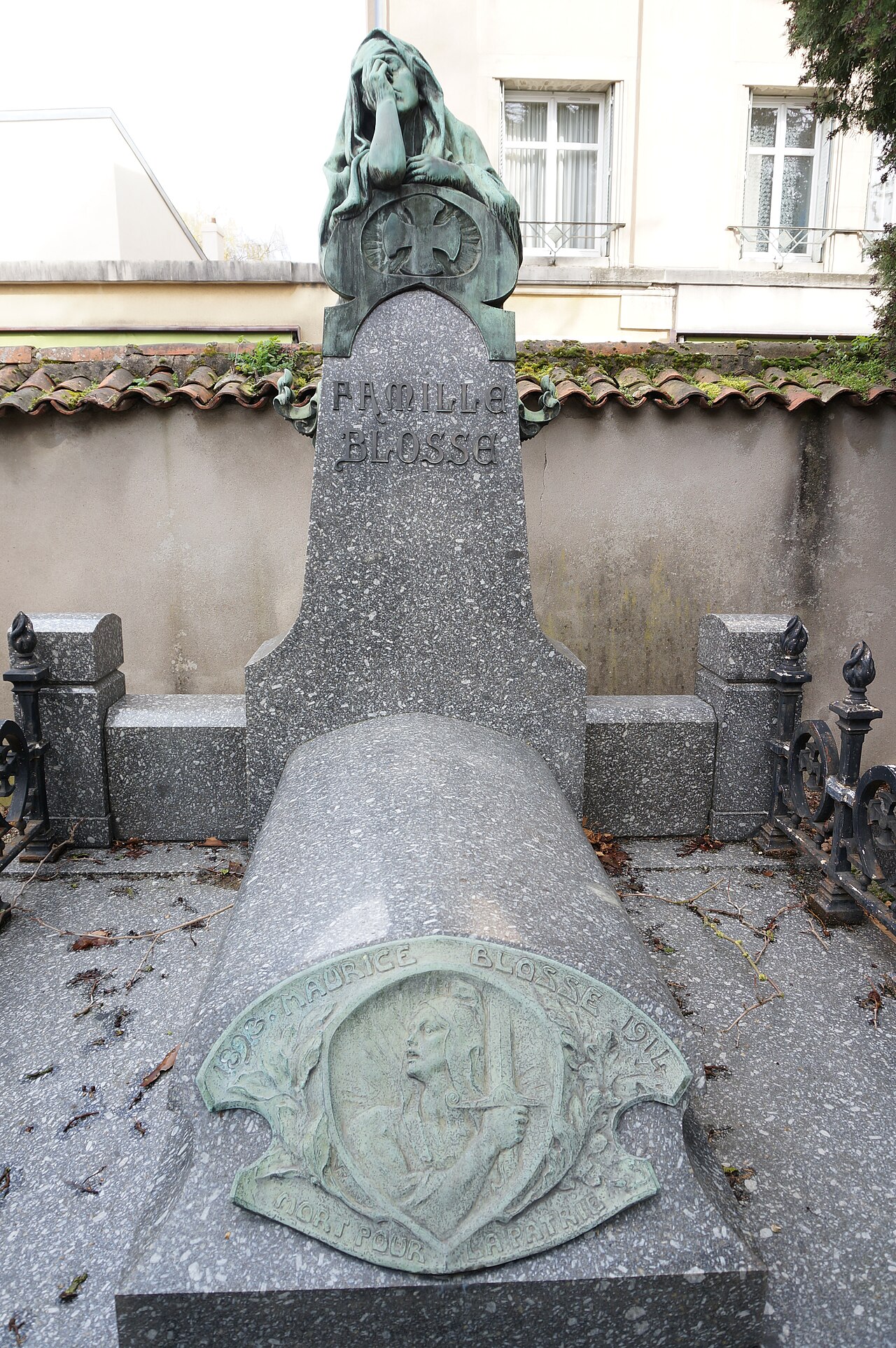 Grave of Blosse by Victor Prouvé