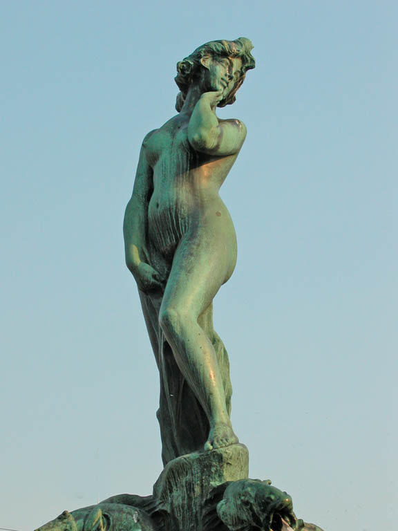 Havis Amanda by Ville Vallgren