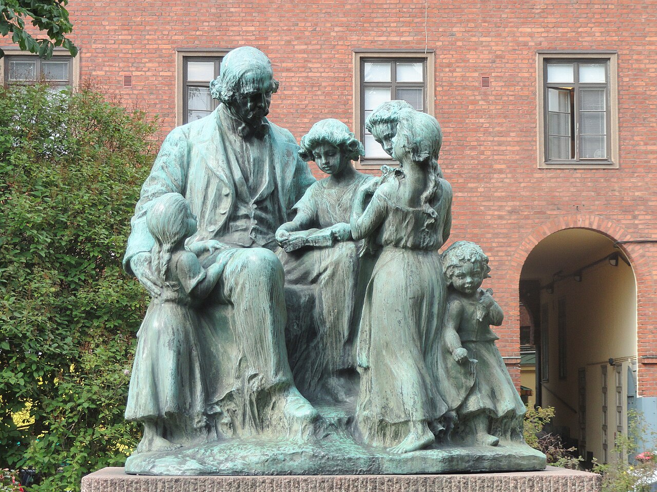 Topelius and children by Ville Vallgren