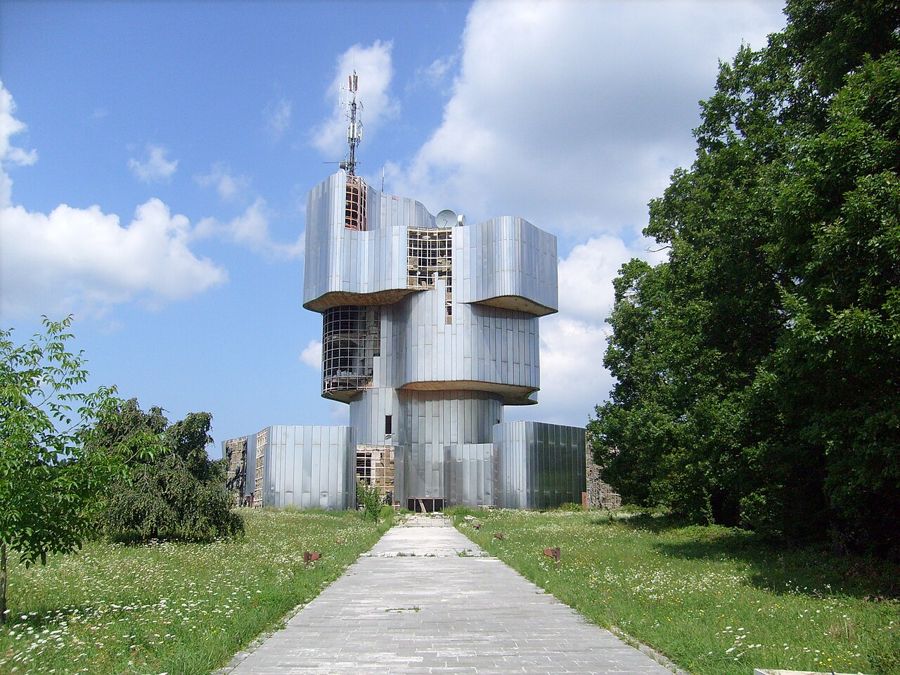 Monument to the uprising of the people of Kordun and Banija by Vojin Bakić