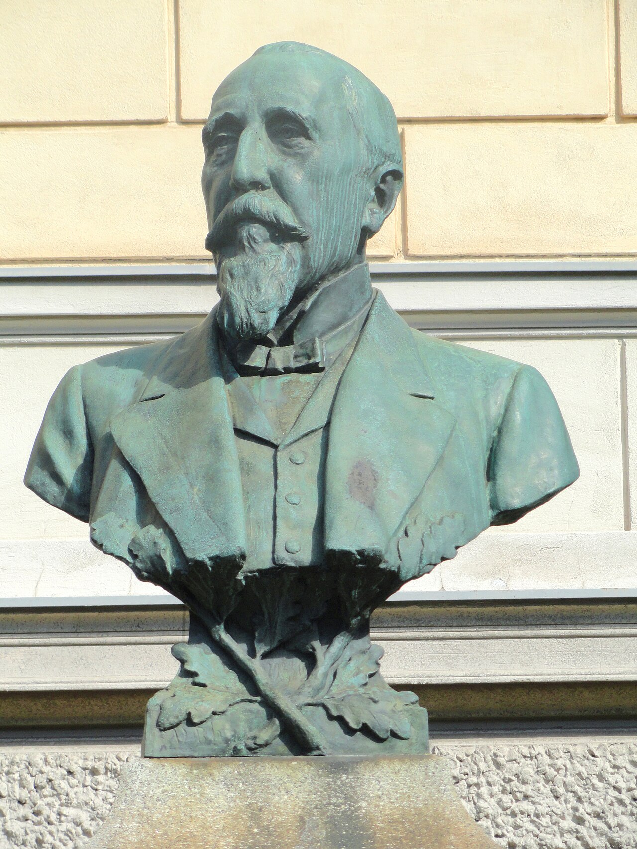 Leo Mechelin memorial by Walter Runeberg