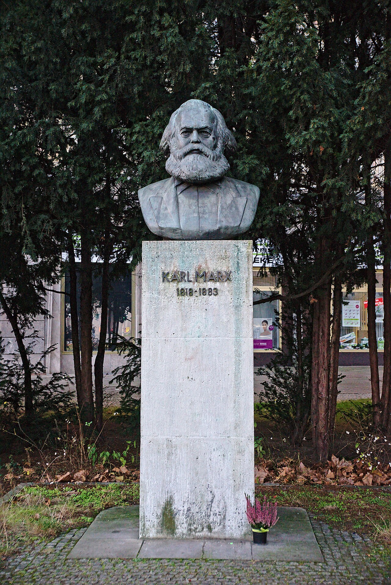Karl Marx Monument by Will Lammert