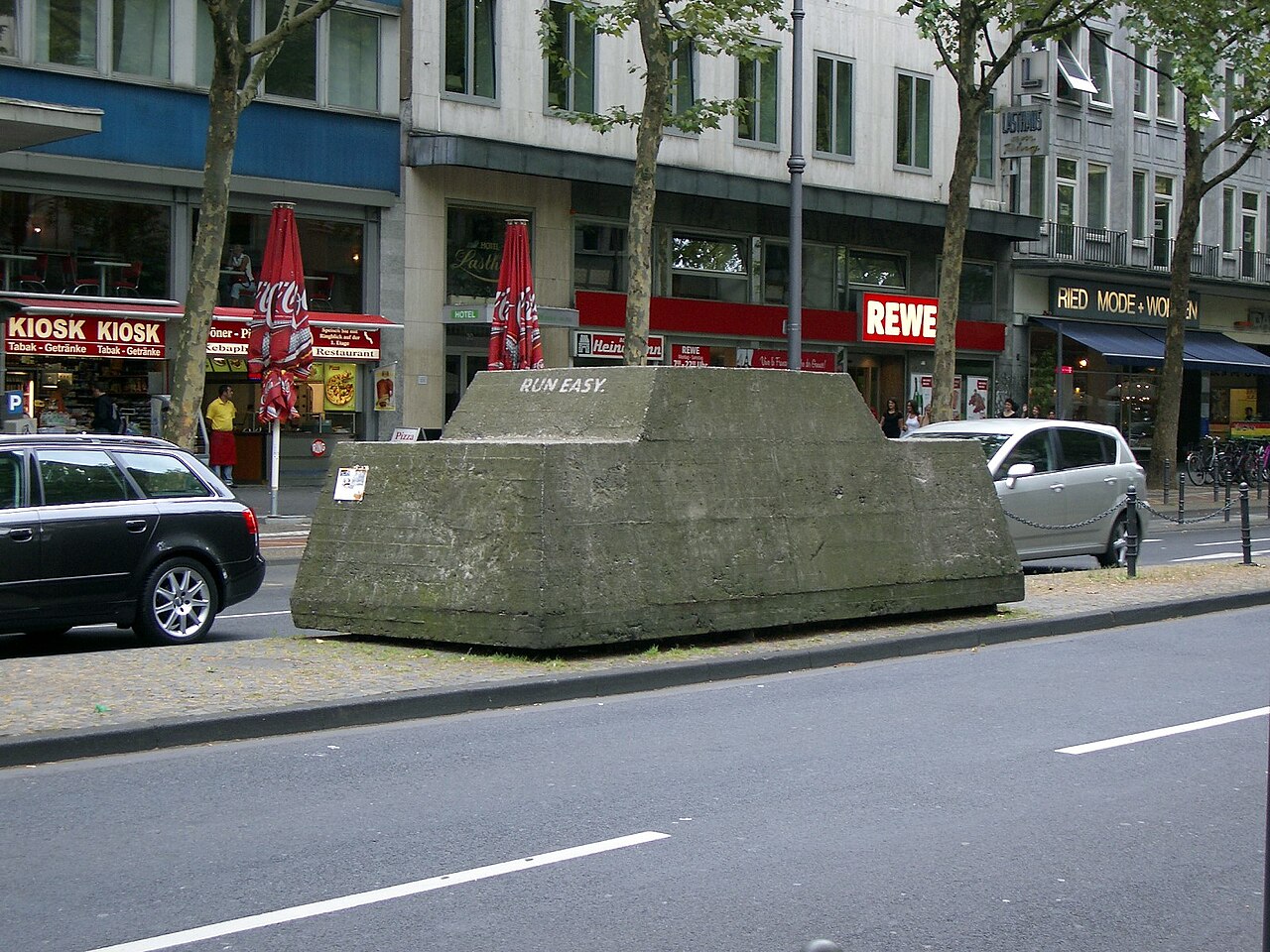 Ruhender Verkehr by Wolf Vostell