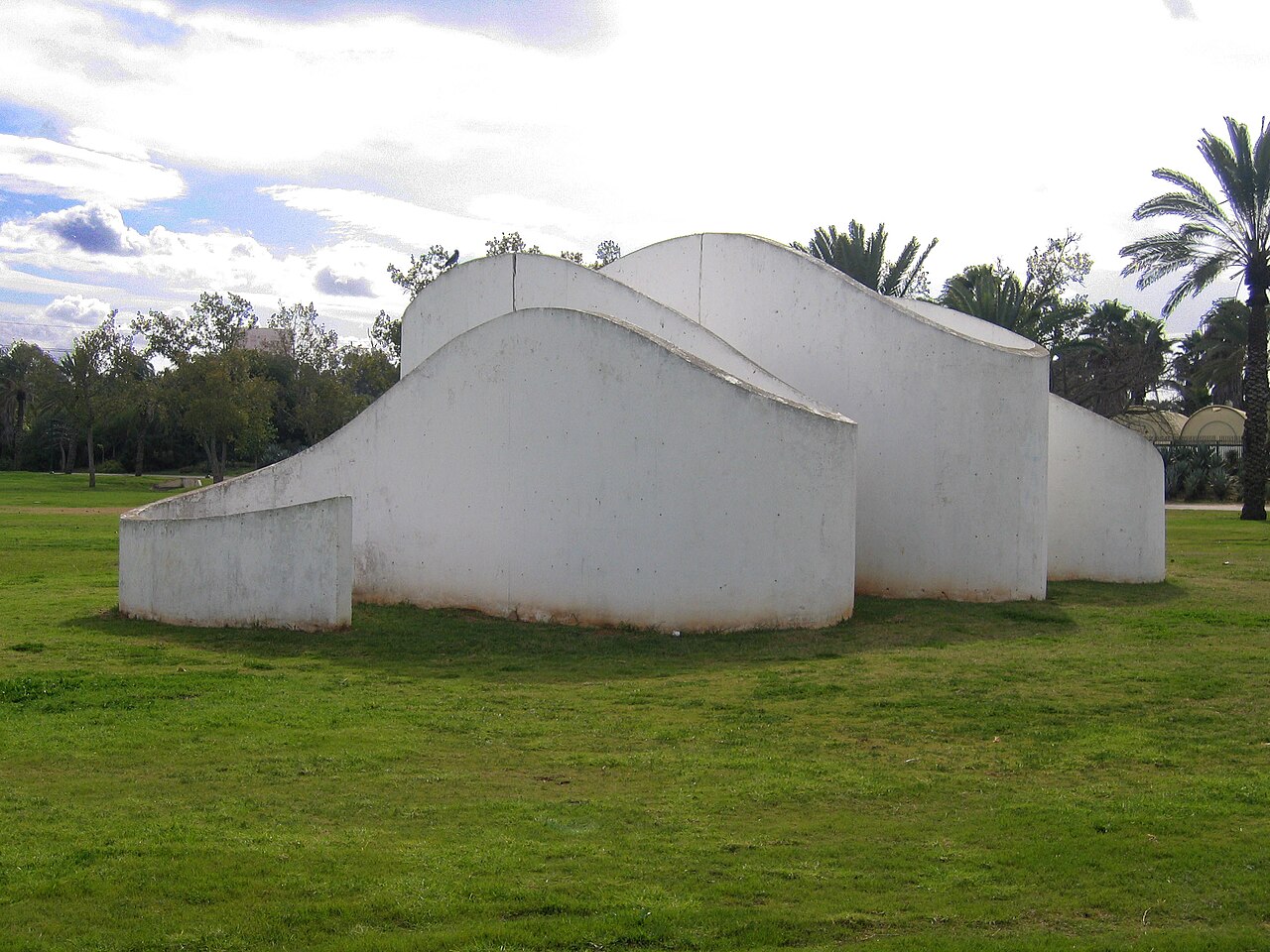 Serpentine by Yitzhak Danziger