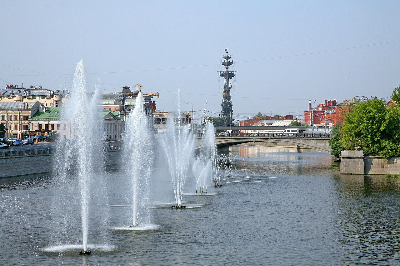 Peter the Great Statue by Zurab Tsereteli